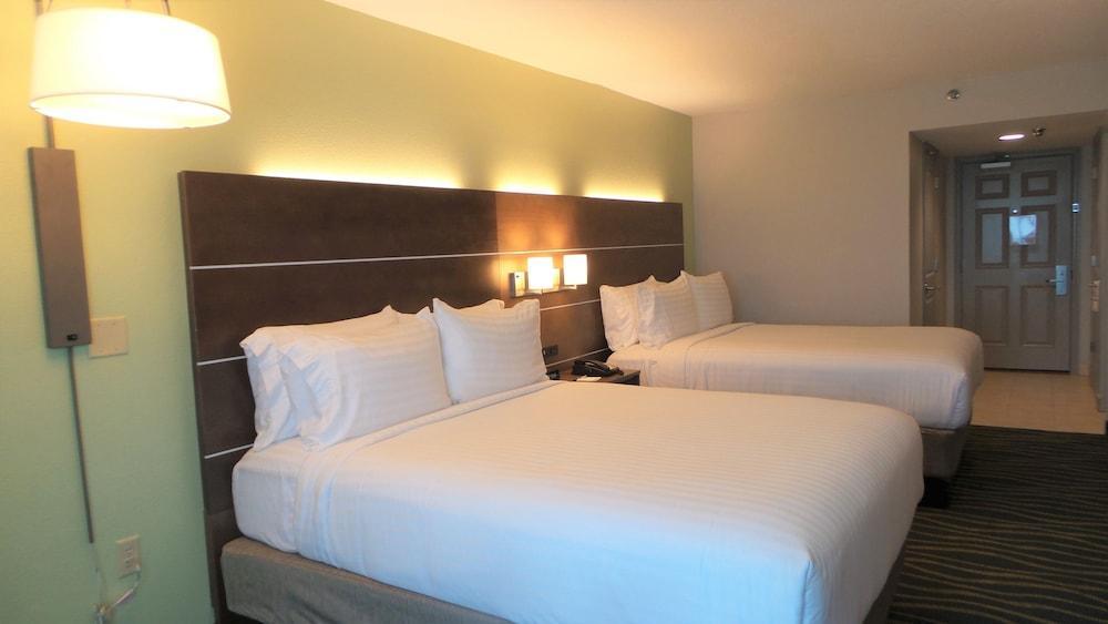 Holiday Inn Express & Suites Oceanfront Daytona Beach Shores By Ihg Esterno foto