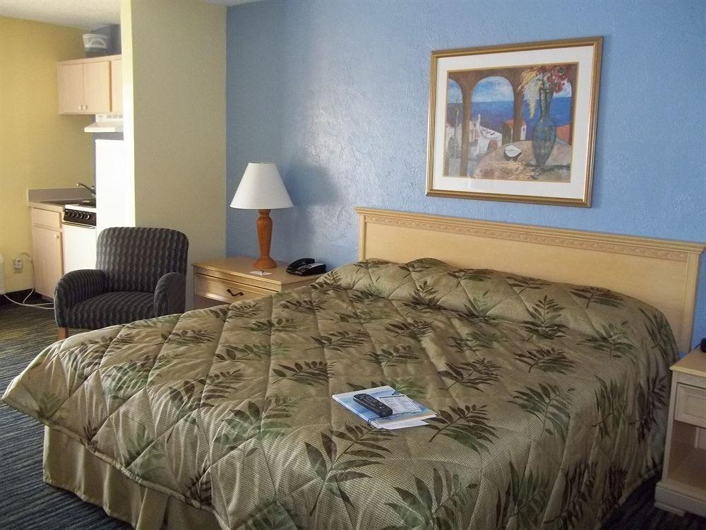 Holiday Inn Express & Suites Oceanfront Daytona Beach Shores By Ihg Esterno foto