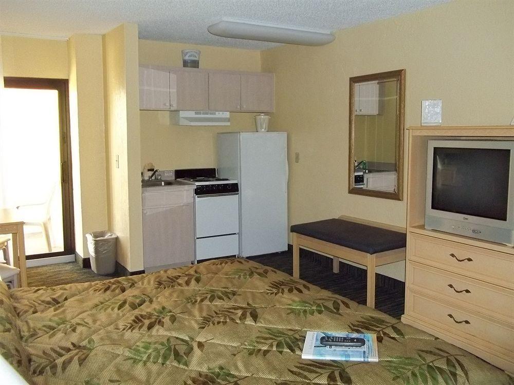 Holiday Inn Express & Suites Oceanfront Daytona Beach Shores By Ihg Esterno foto