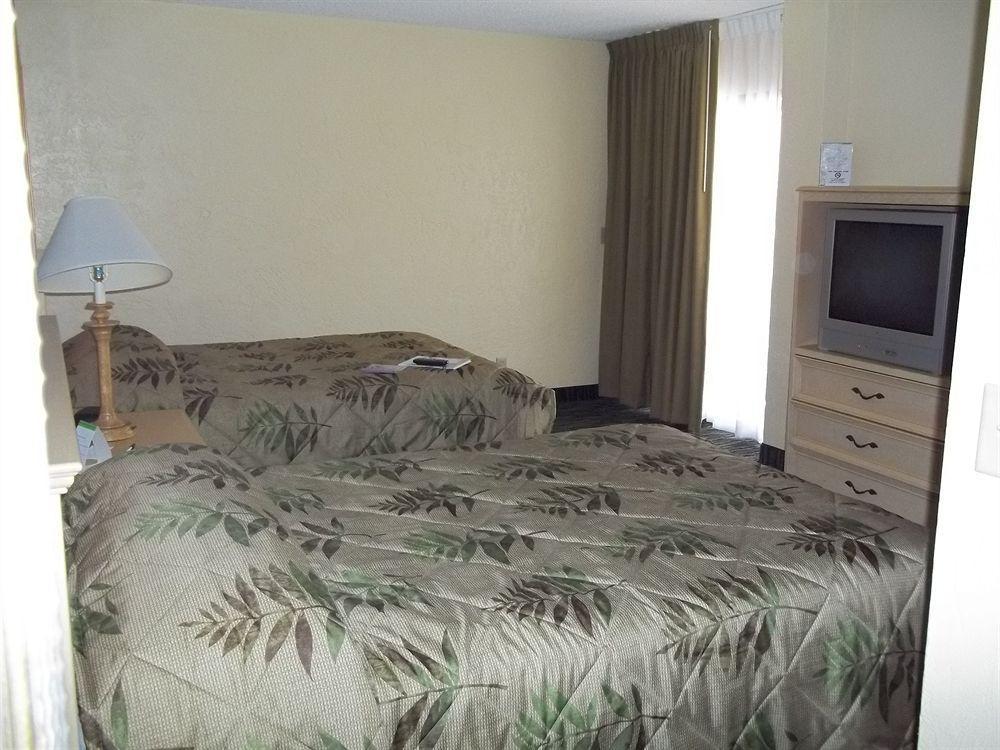 Holiday Inn Express & Suites Oceanfront Daytona Beach Shores By Ihg Esterno foto