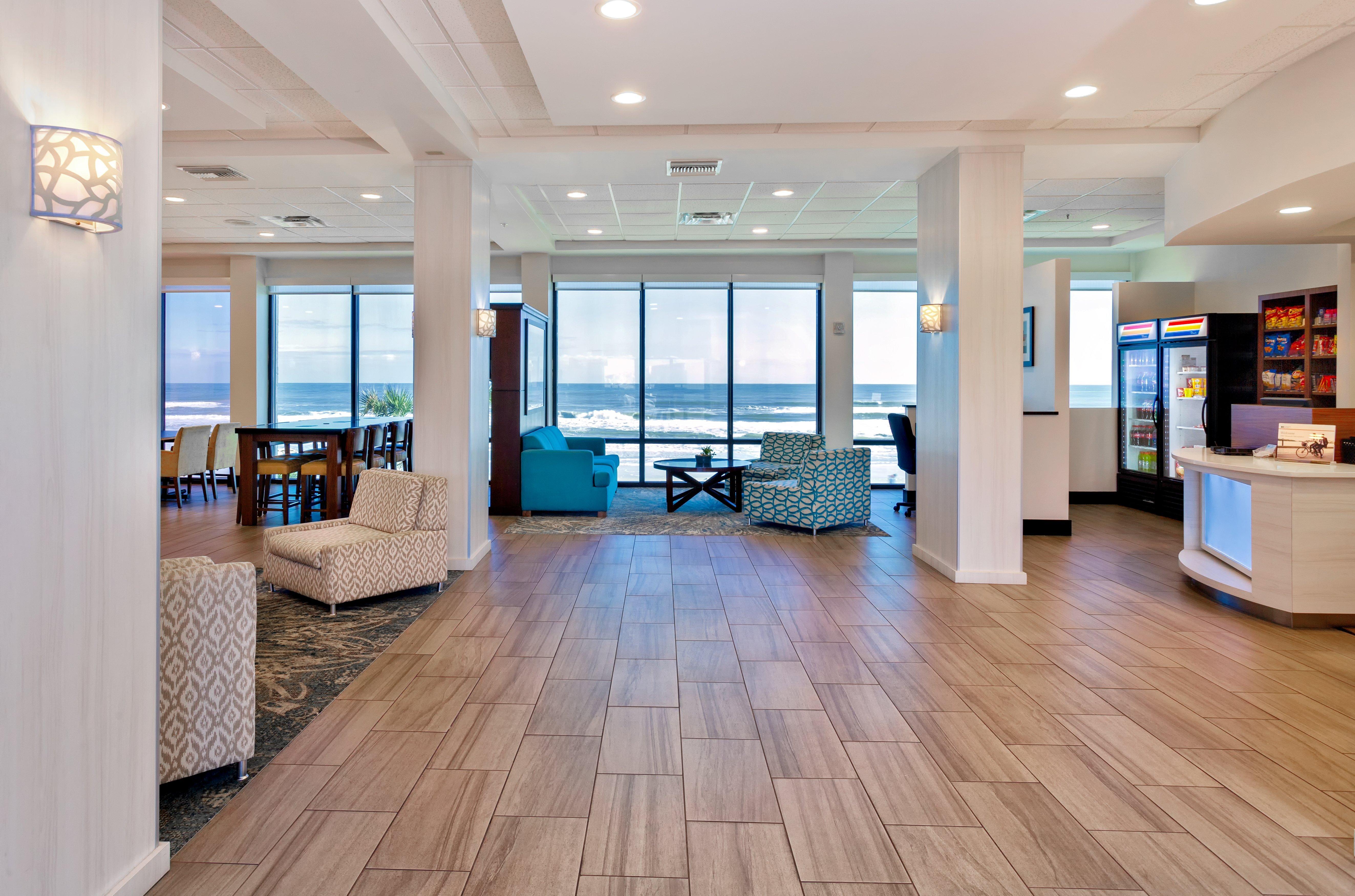 Holiday Inn Express & Suites Oceanfront Daytona Beach Shores By Ihg Esterno foto