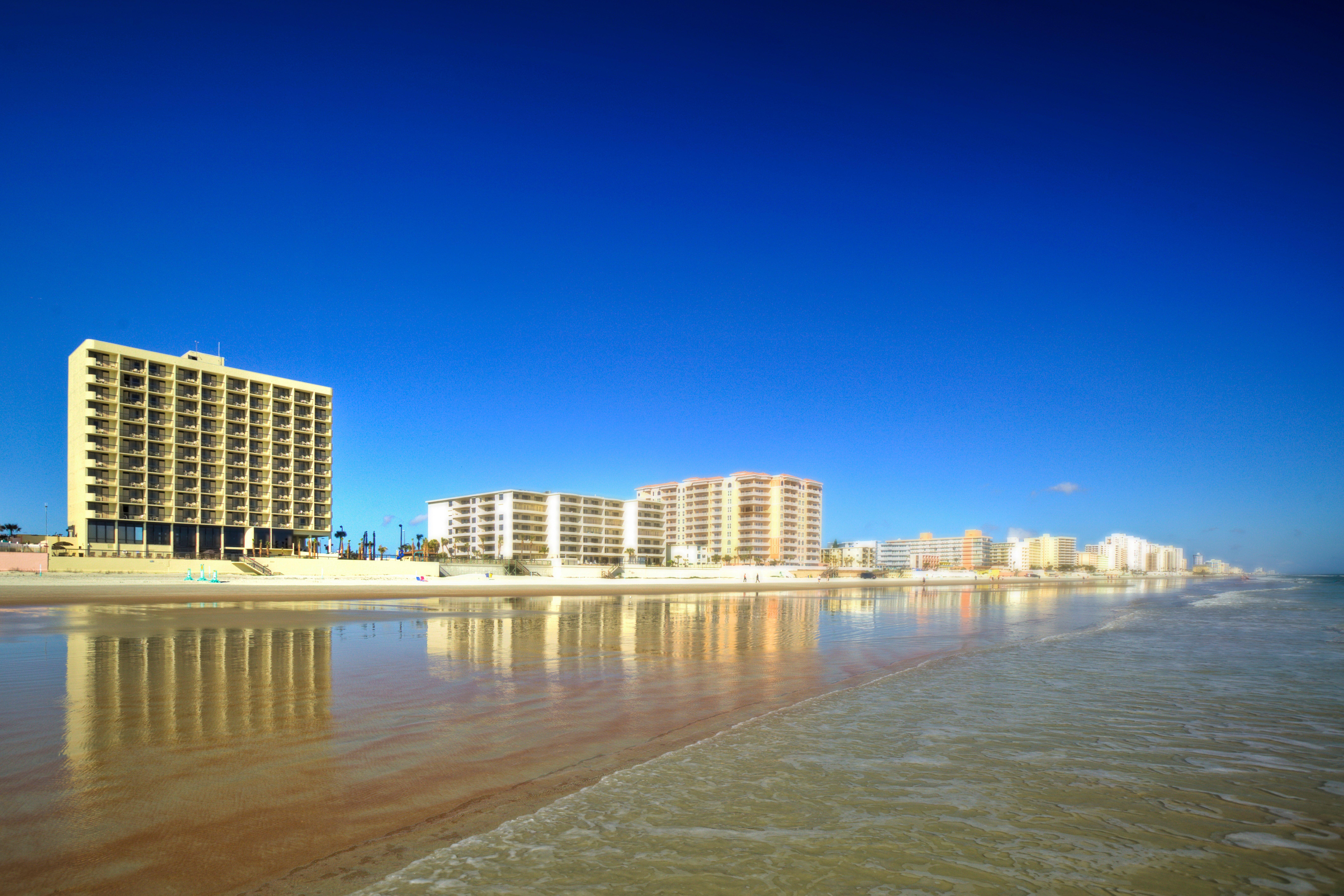 Holiday Inn Express & Suites Oceanfront Daytona Beach Shores By Ihg Esterno foto