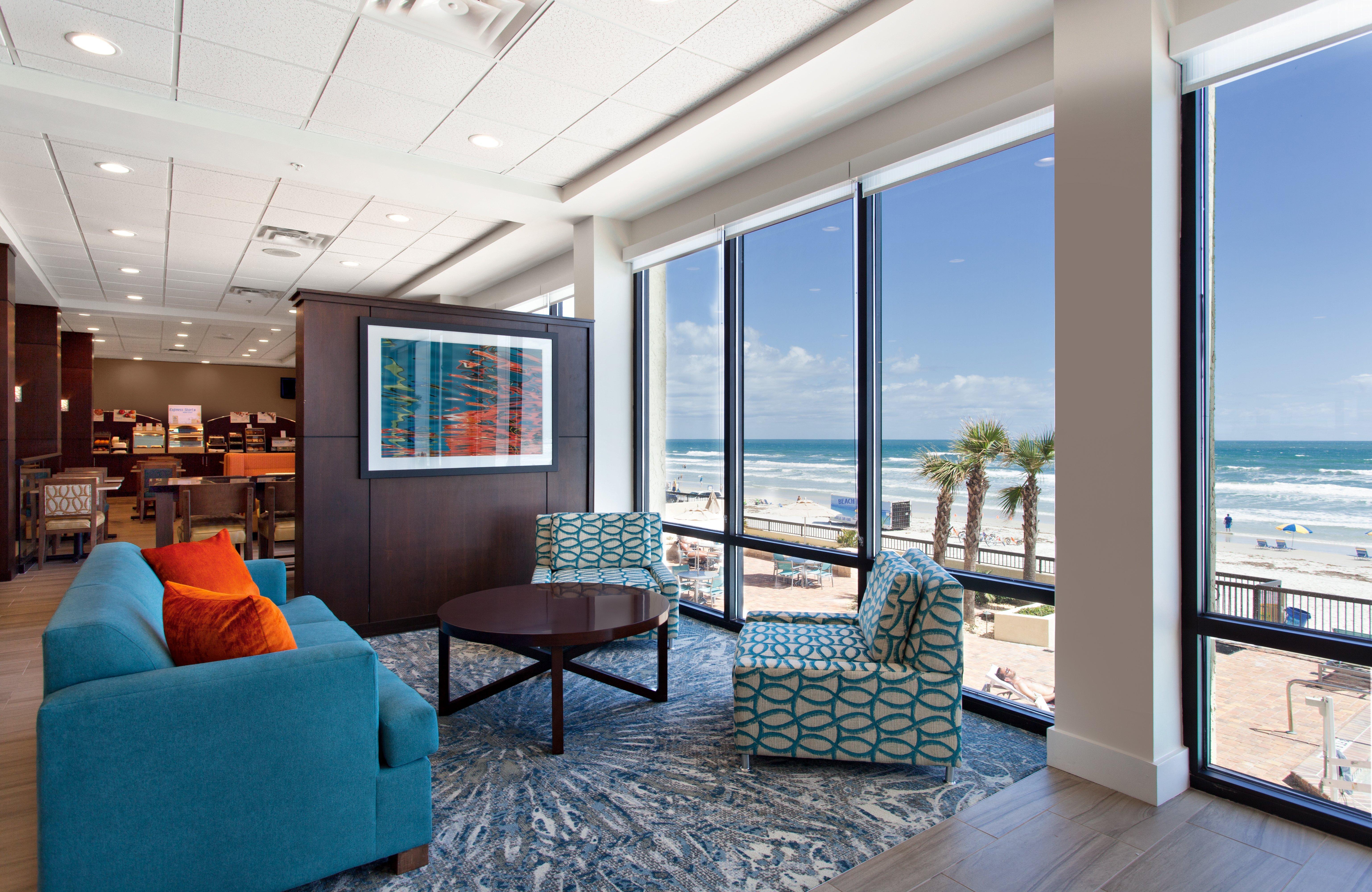 Holiday Inn Express & Suites Oceanfront Daytona Beach Shores By Ihg Esterno foto