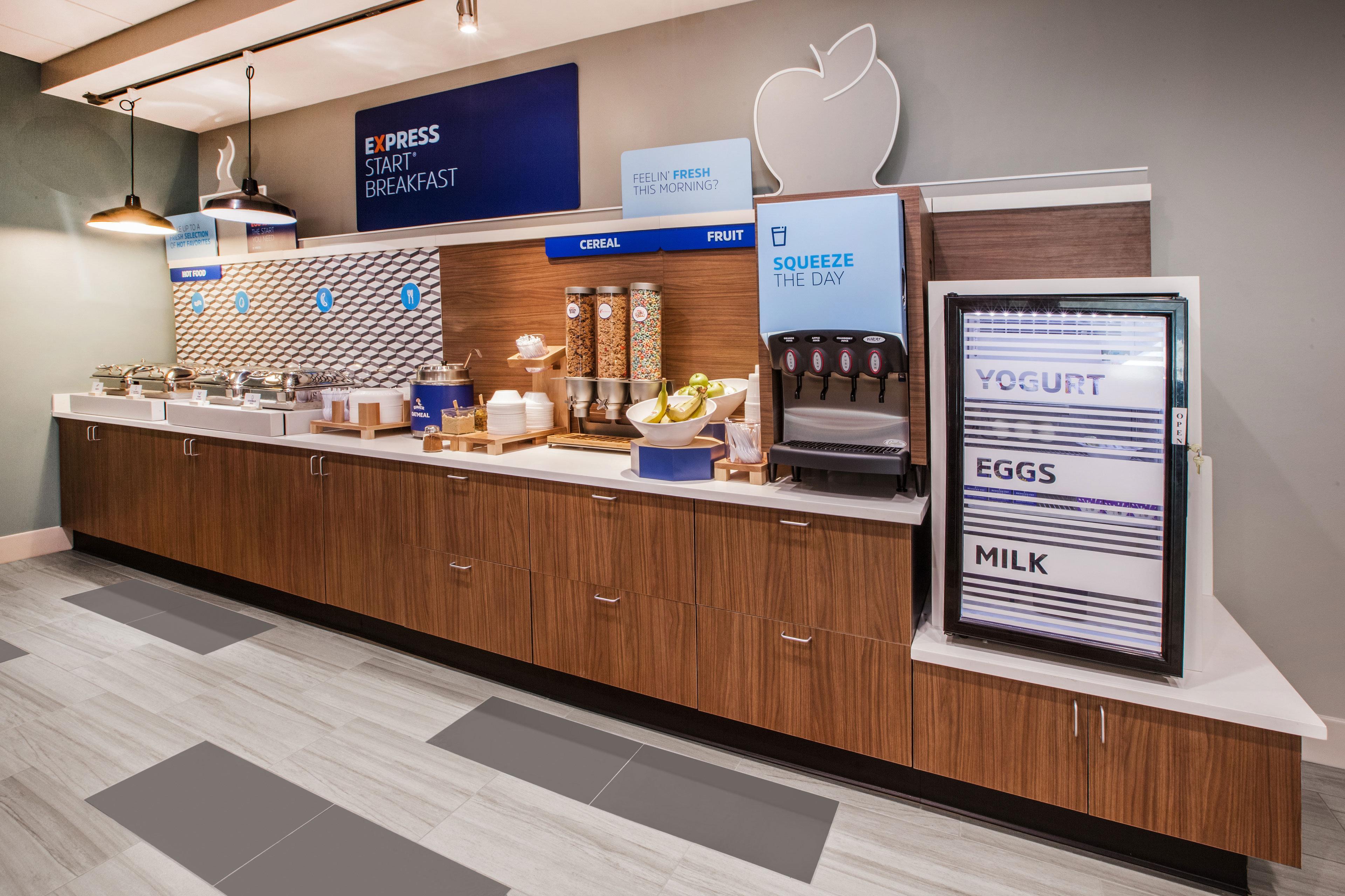 Holiday Inn Express & Suites Oceanfront Daytona Beach Shores By Ihg Esterno foto