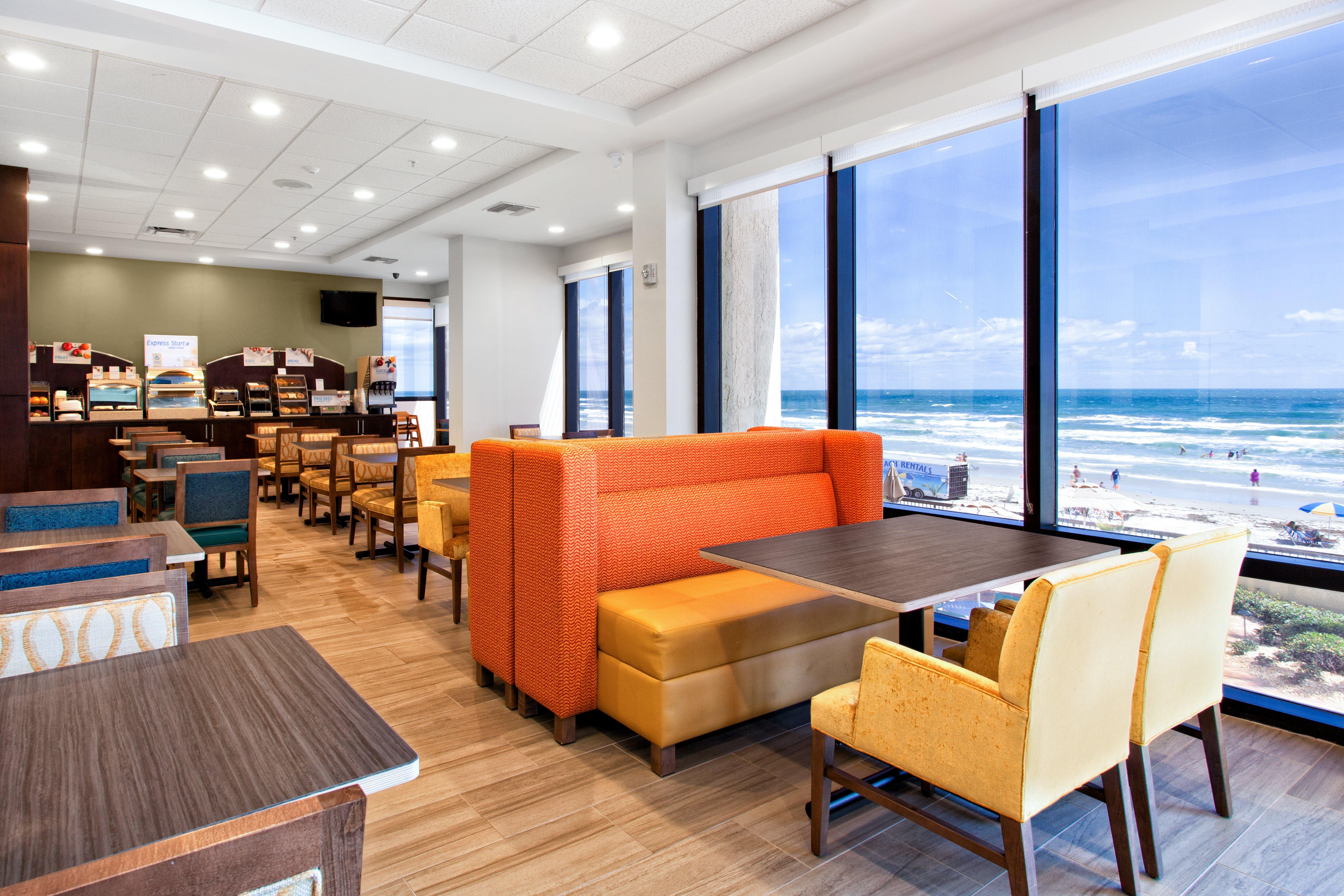 Holiday Inn Express & Suites Oceanfront Daytona Beach Shores By Ihg Esterno foto