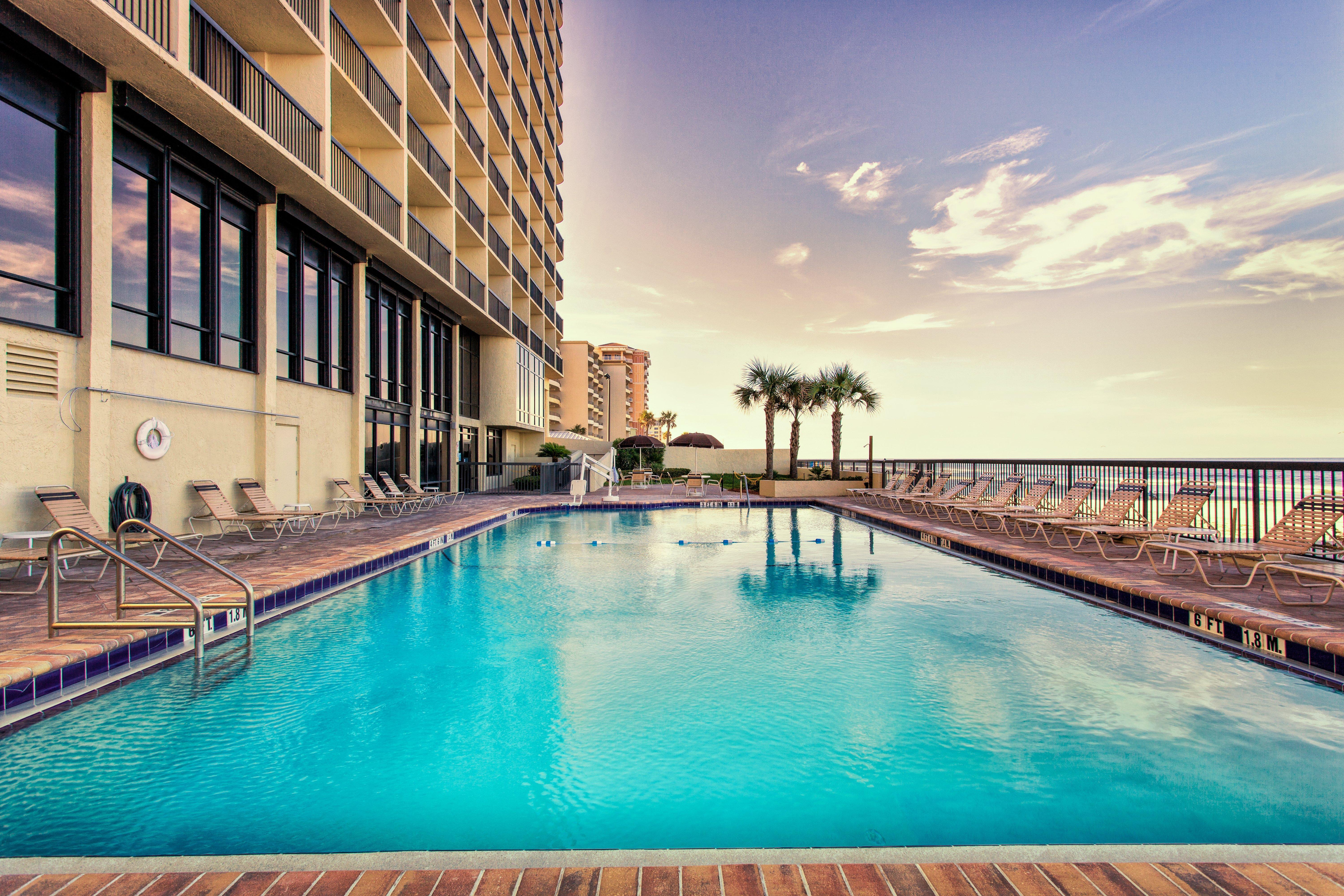 Holiday Inn Express & Suites Oceanfront Daytona Beach Shores By Ihg Esterno foto