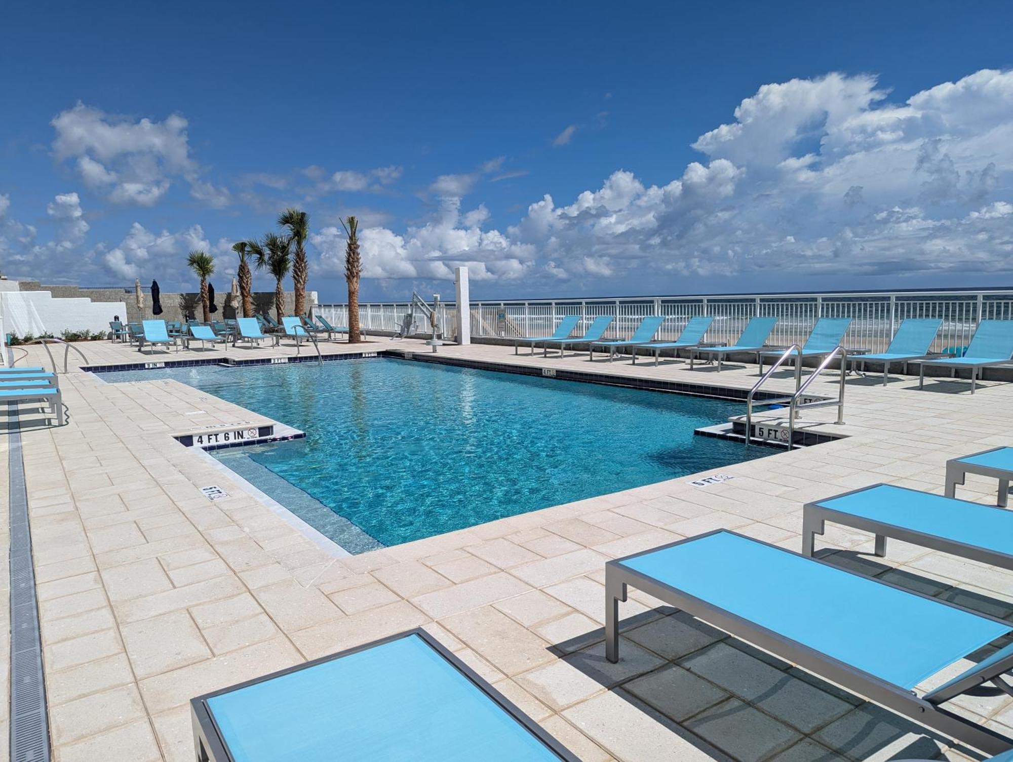 Holiday Inn Express & Suites Oceanfront Daytona Beach Shores By Ihg Esterno foto