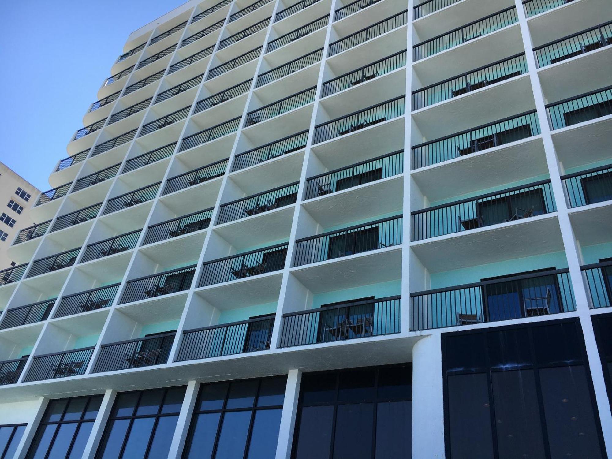Holiday Inn Express & Suites Oceanfront Daytona Beach Shores By Ihg Esterno foto