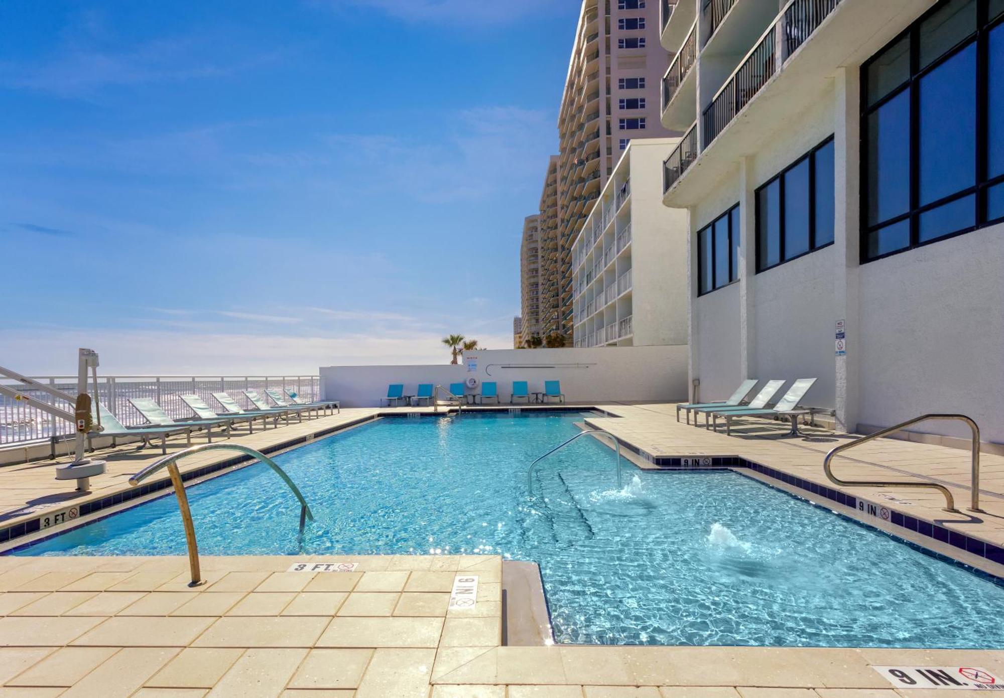 Holiday Inn Express & Suites Oceanfront Daytona Beach Shores By Ihg Esterno foto