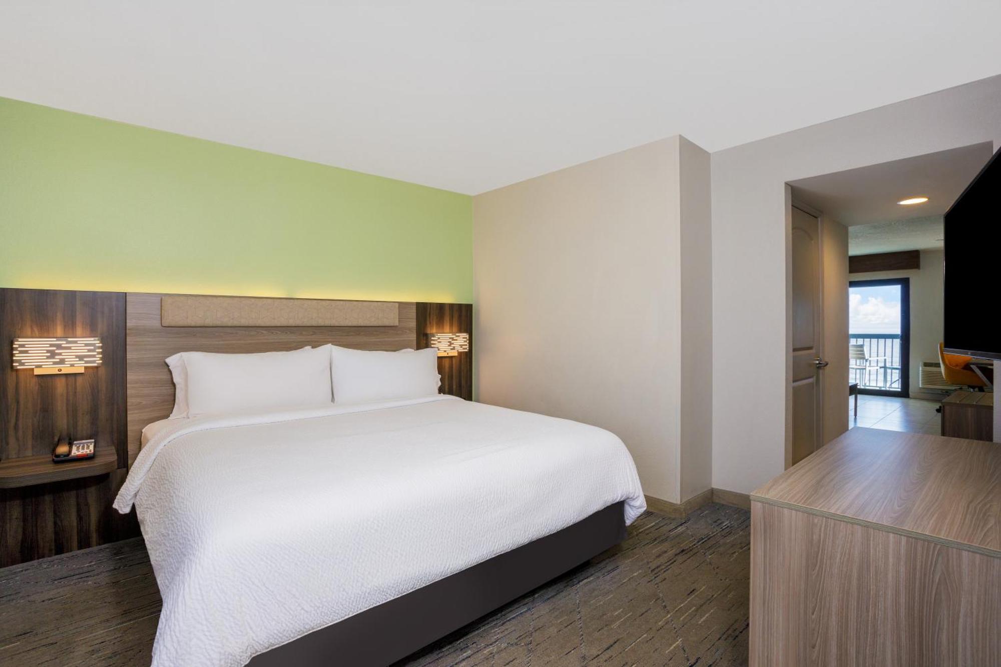Holiday Inn Express & Suites Oceanfront Daytona Beach Shores By Ihg Esterno foto