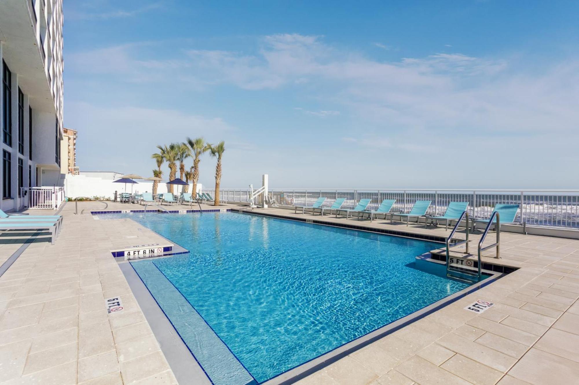 Holiday Inn Express & Suites Oceanfront Daytona Beach Shores By Ihg Esterno foto