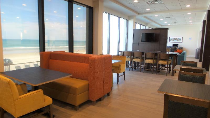 Holiday Inn Express & Suites Oceanfront Daytona Beach Shores By Ihg Esterno foto